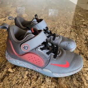 Nike Youth 1.5 Kevin Durant KD Trey 5 VII High Top Basketball Shoes